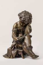 D'après Mathurin MOREAU (1822-1912)
Enfant à sa lecture. 
Bronze patiné signé....
