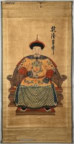 Ecole CHINOISE du XXe siècle. Portrait de l'Empereur QianlongGouache.Hauteur totale...