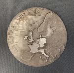 MEDAILLE de forme ronde en argent : A/ "Europe 1972"...