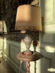 LUMINAIRES :- LAMPE COLONNE en marbre et laiton doré- LAMPE...