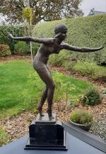 D'après Dimitri CHIPARUS (1886-1947)
Danseuse. 
Bronze. 
Hauteur : 48 cm.