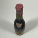 1 bouteille VOLNAY - POITHIER TAVERNIER 1959 Etiquette tachée.