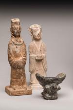 CHINE, XXème siècle
Deux statuettes en terre cuite de dignitaires debout.
Hauteurs...